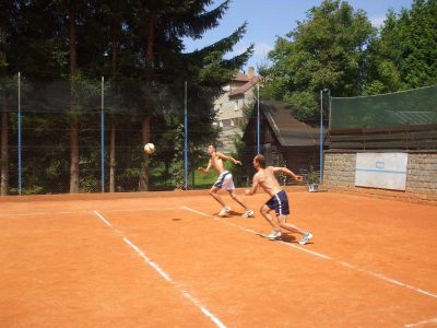 9 - byl také dobrým nohejbalistou