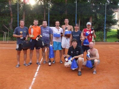2009 vítězná dvojice vlevo
